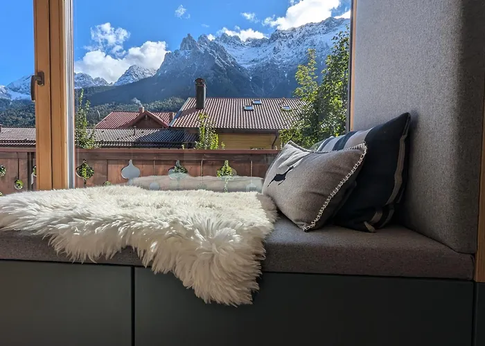 Die Karwendelsuite - 5 Sterne Fewo Mit Bestem Bergblick, Zentrumsnah & Ruhig Gelegen, Familienfreundlich